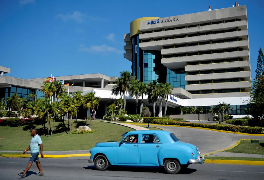 Looks promising: an old American car driven past a hotel in Cuba