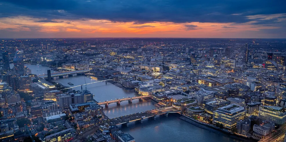 Flyten av strøm mot England har gått på halv fart siden torsdag. I dag er feilen rettet og Englandskabelen (NSL) vil kunne tilby hele kapasiteten på 1400 MW fra tirsdag.