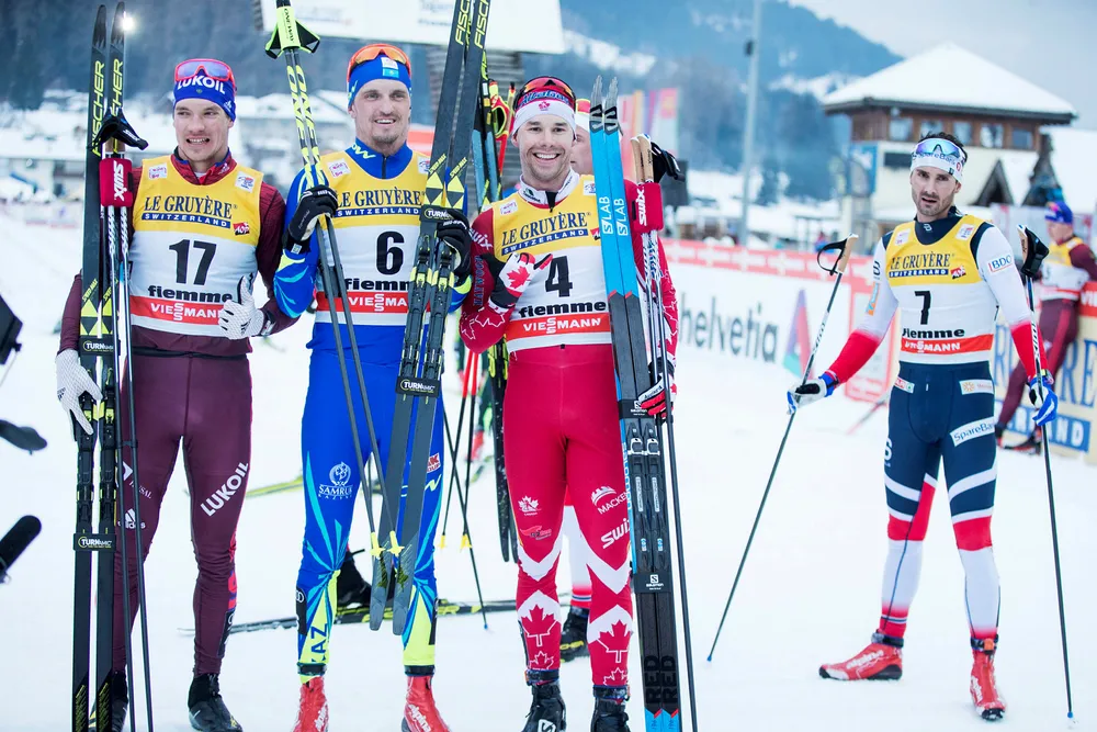 Norsk nedtur. Andrej Larkov (til venstre, Aleksej Poltoranin og Alex Harvey går alle med skifabrikkenes egen binding denne sesongen, mens Hans Christer Holund (til høyre) går på Madshus-ski og Rottefella-bindinger. Her fra en tung norsk dag under nest siste etappe av Tour de Ski. Foto: Terje Pedersen/NTB Scanpix