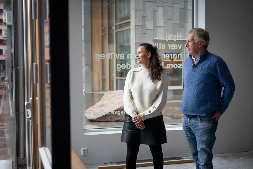 Carl Erik Krefting (fra høyre) med datteren Caroline, som også sitter i Carucel-styret og er investerings- og utviklingsdirektør i Carucel Eiendom.