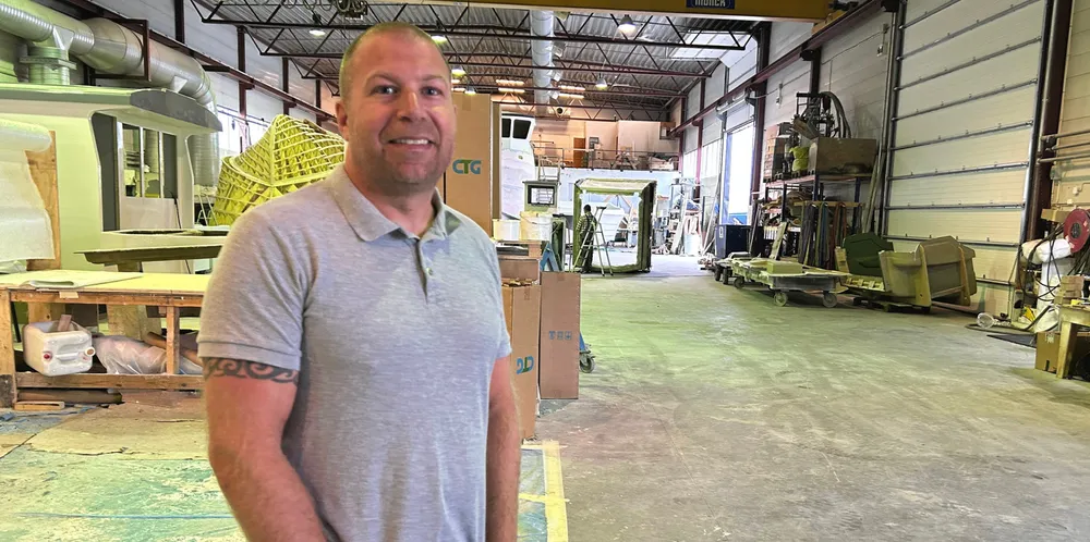 Båtbygger Eirik Stien er en av eierne ved Norsk modell og formplast. Her er han i lokalene deres på Herdla utenfor Bergen.