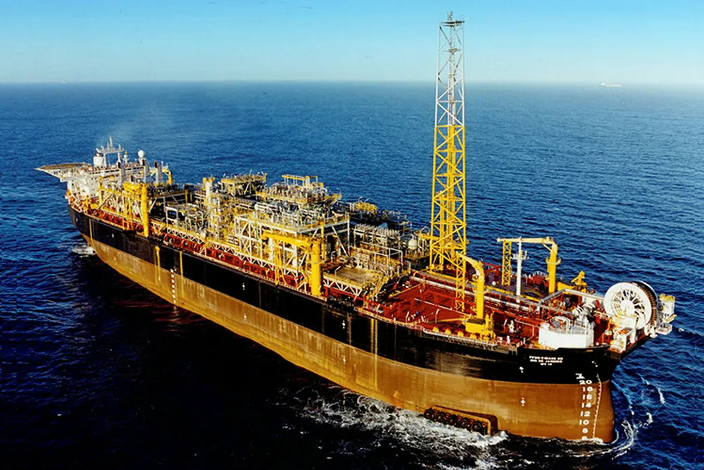 Cracked hull: the Cidade do Rio de Janeiro FPSO
