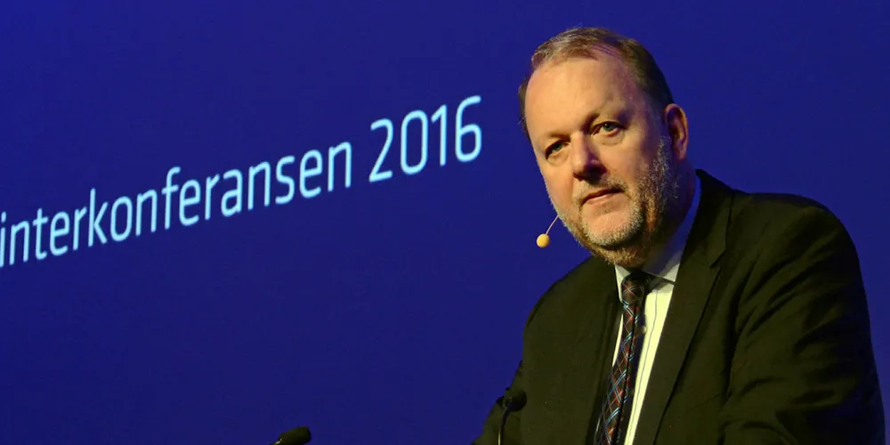 Kontroversiell: Lars Christian Lilleholt, Energi-, forsynings- og klimaminister i Danmark, har kommet med et forslag som slett ikke blir godt mottatt av den danske fjernvarmebransjen. Her avbildet under Vinterkonferansen i 2016.