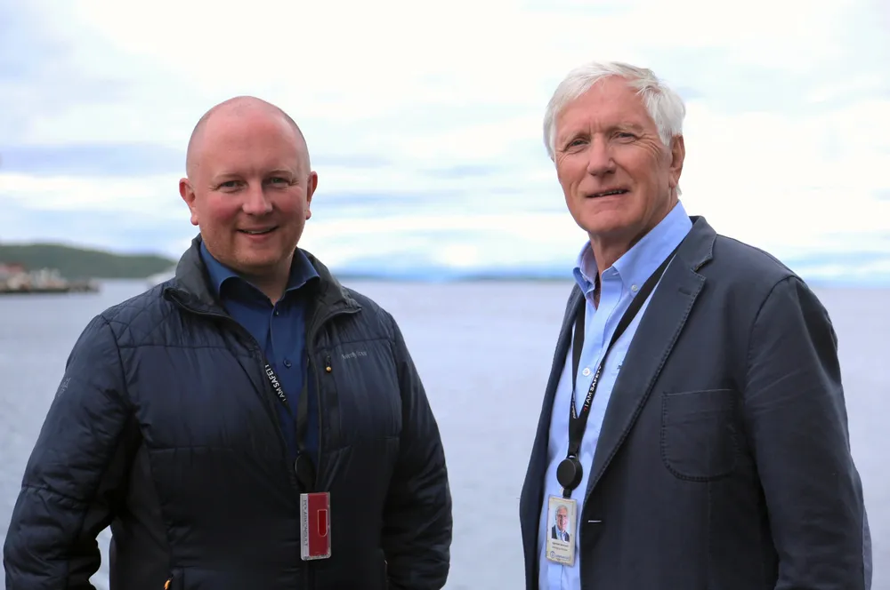 Påtroppende daglig leder Thomas Myhre (t.v.) i Polarkonsult sammen med eier og avtroppende daglig leder Sigmund Sørensen.