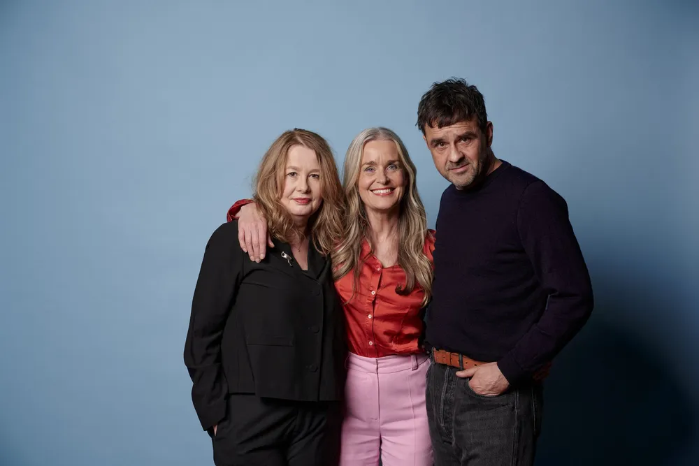 Svenske Åsa Linderborg (til venstre), norske Hilde Sandvik og danske Hassan Preisler. I den nyeste episoden av norsken, svensken og dansken var ikke stemningen like god som her.