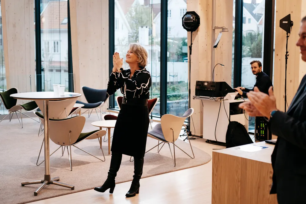 Benedicte Schilbred Fasmer hadde mandag sin første dag som konsernsjef i Sparebank 1 SR-Bank. Hun startet med å presentere en optimistisk analyse. Bildet er tatt da hun ble lansert som ny toppsjef i høst.