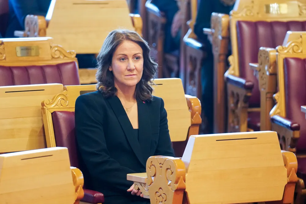 Ap-nestleder og arbeids- og inkluderingsminister Tonje Brenna (Ap) måtte tirsdag denne uken møte i Stortinget for å overvære debatten om habilitetssakene, og Frps mistillitsforslag mot henne.