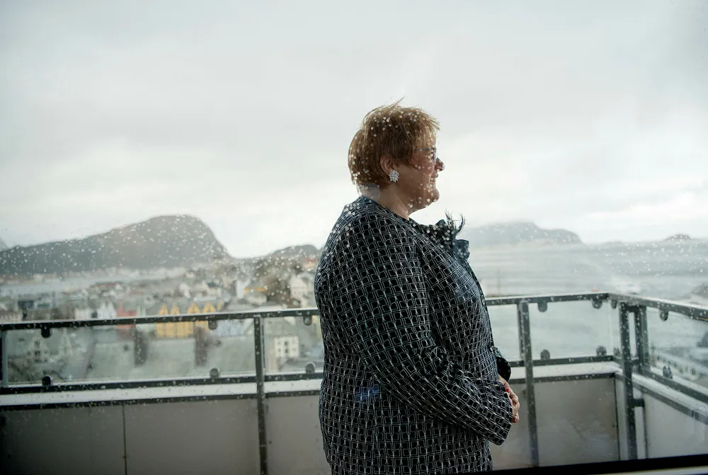 Venstre-leder Trine Skei Grande har god utsikt fra suiten på landsmøtehotellet i Ålesund. Hun speider også tilbake på fire års turbulent samliv med regjeringspartiene. Foto: Mikaela Berg