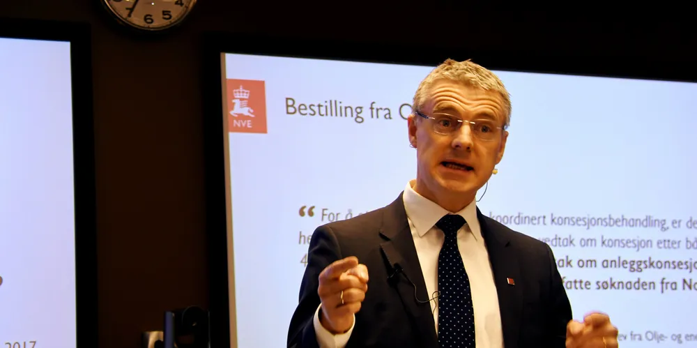 NVE-sjef Kjetil Lund har sagt fra til regjeringen at han trenger mer penger hvis han ikke skal bli en propp i systemet.