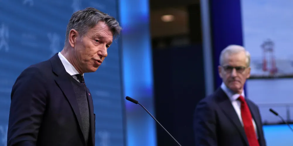 Energiminister Terje Aasland (til v) avslørte onsdag hvem som var vinneren av havvindauksjonen for Sørlige Nordsjø II. På pressekonferransen var også statsminister Jonas Gahr Støre.