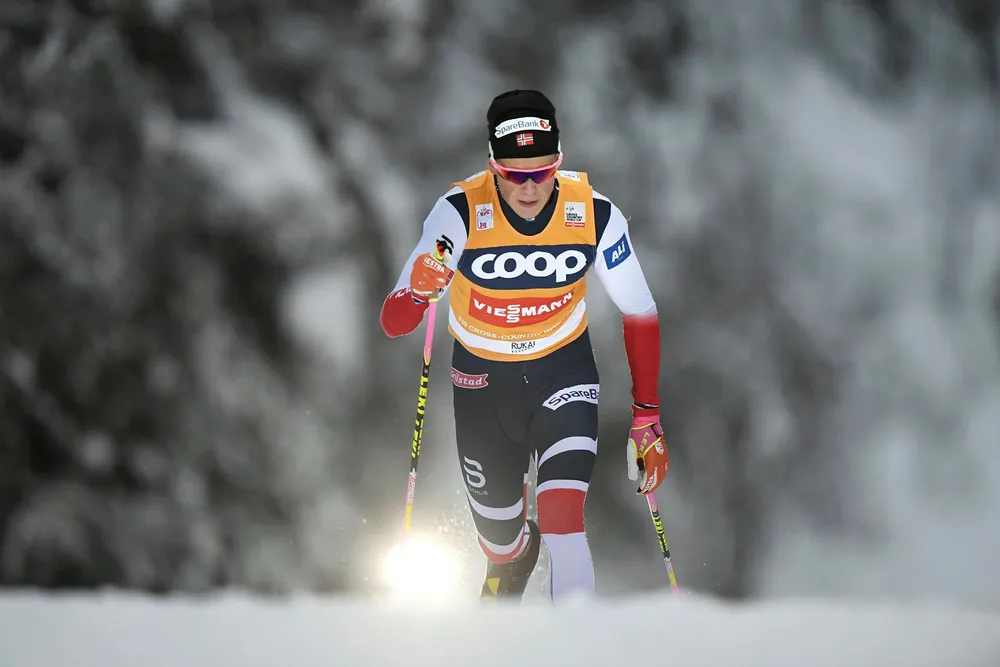 Johannes Høsflot Klæbo forbløffet eksperter da han vant 15 kilometer klassisk i Kussamo i november, dagen etter å ha vunnet sprinten i verdenscupåpningen. Siden har han vunnet alle renn han har deltatt i internasjonalt denne vinteren. Foto: Heikki Saukkomaa/AP/NTB Scanpix