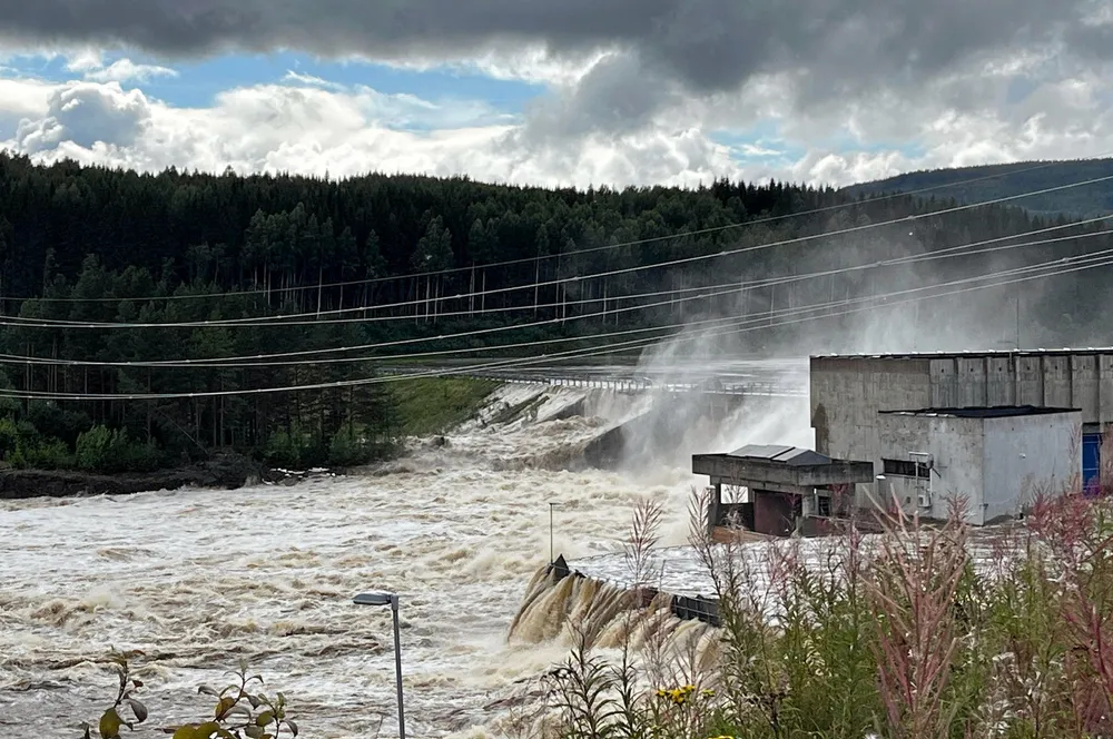 Regjeringen viser til skadene fra ekstremværet Hans i den nye stortingsmeldingen om flom og skred. I tillegg til store skader i blant annet Hallingdal, ble Braskereidfoss kraftverk i Glomma oversvømt under ekstremværet.