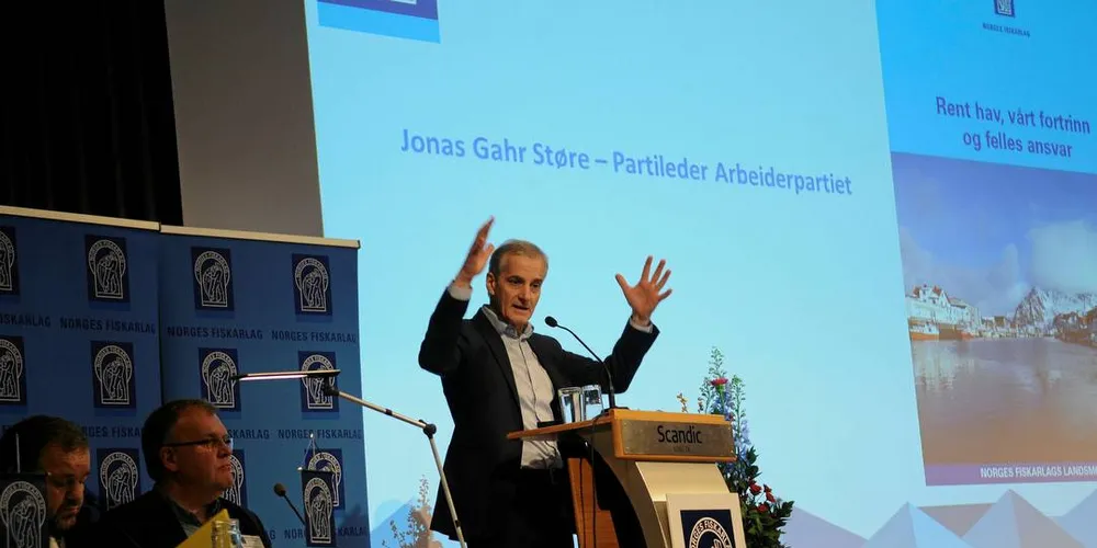 PLAST-STOPP: Jonas Gahr Støre, partileder i Arbeiderpartiet, holdt innlegg på landsmøtet til Norges Fiskarlag 2017. Han ønsker et norsk internasjonalt initiativ for å løse de store plastproblemene i havet.Foto: KJERSTI KVILE