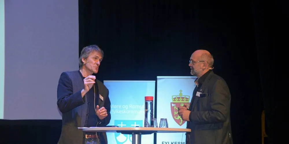 SJØAREALPLANER: Knut Bjørn Stokke (t.v.) og Ole Helge Haugen på nasjonal plankonferanse i Molde.Foto: Einar Lindbæk
