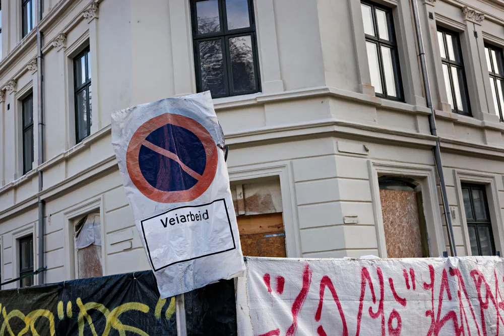 Med varige kontrakter kan ikke utleier bruke strategien med å la være å fornye kontrakter, for så å heve husleien betydelig for neste leieboer, ifølge forfatterne.