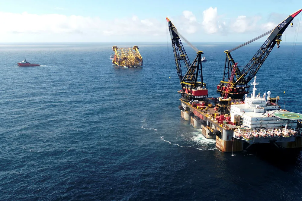Statoil skulle legge kabler til oljefeltet Johan Sverdrup, og fant det som trolig er et frakteskip torpedert av britene under annen verdenskrig. Her fra Johan Sverdrup-feltet i juli i år. Foto: Jan Arne Wold