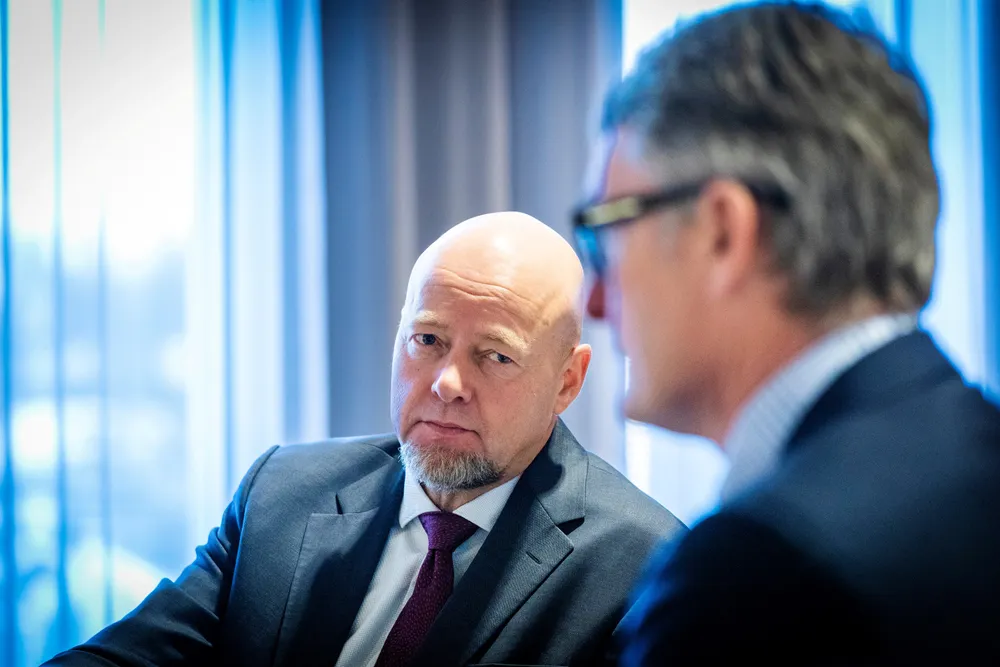Yngve Slyngstad (til venstre) skal lede Kjell Inge Røkke og Akers nye kapitalforvaltning. Hans første investering blir trolig å kjøpe Aker-virksomheter. Akers konsernsjef Øyvind Eriksen lover at interessekonflikter skal håndteres på gjennomsiktig og ryddig vis.