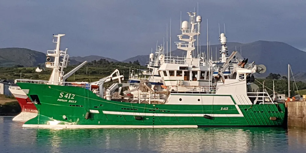 Eierne av de to irske trålerne «Ronan Ross» (bildet) og «Sarah David» må møte i Nord-Troms og Senja tingrett for ulovlig fiske av NVG-sild i Lopphavet.