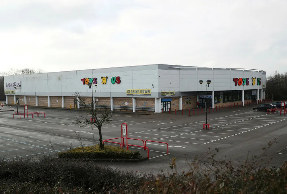 Closing down signs are seen outside the Toys R Us store in Coventry, Britain, March 13, 2018. REUTERS/Hannah McKay Foto: HANNAH MCKAY