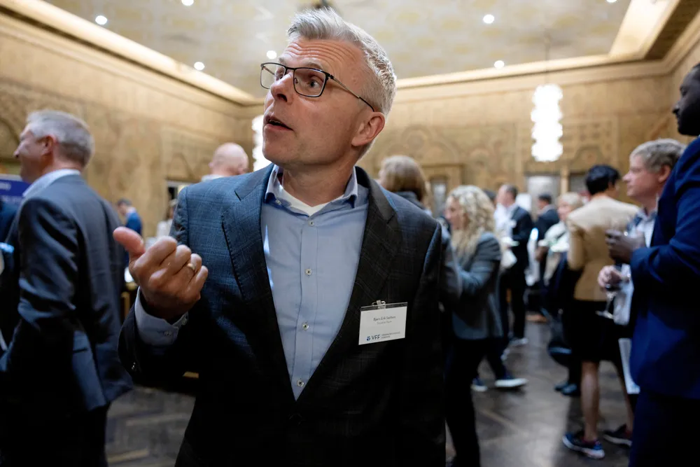Nordnets spareøkonom Bjørn Erik Sættem har selv sikret 25 prosent av fondsporteføljen. Han har råd til både de aktive og passive sparerne.