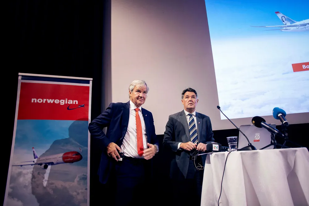 Største eier Bjørn Kjos (fra venstre) og midlertidig toppsjef Geir Karlsen i Norwegian går mot et avgjørende møte mandag for å få långiverne til å godta en økonomisk redningsplan.