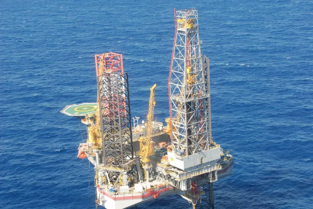 Brunei bound: Shell takes Seadrill's rig Offshore Defender for four years