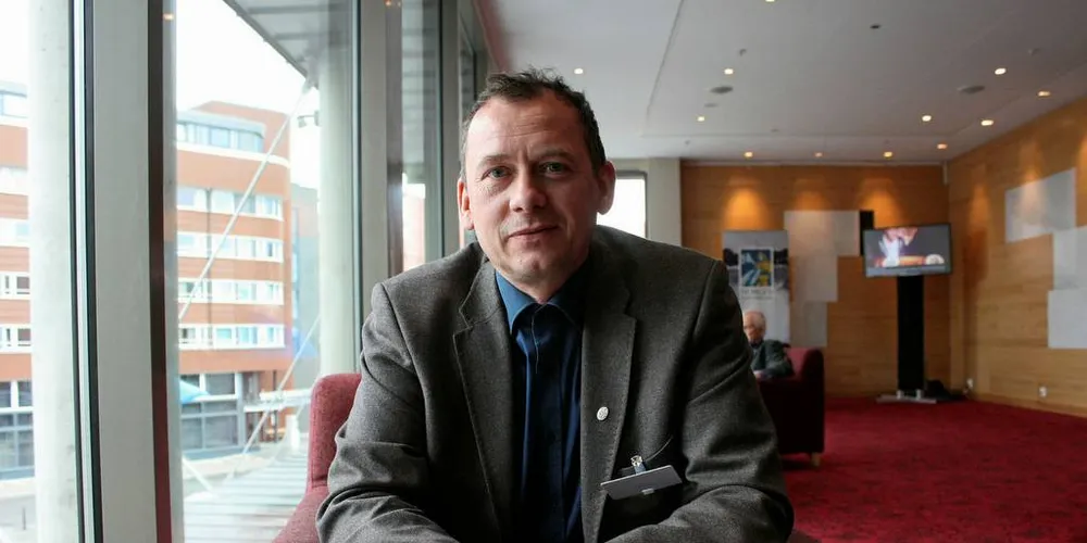 MYE Å KONTROLLERE: Ståle Hansen, regiondirektør i Fiskeridirektoratet Midt, tror at mye kan gjøres med regelverket og med å ta mer av teknologien i bruk.Foto: Arne Fenstad
