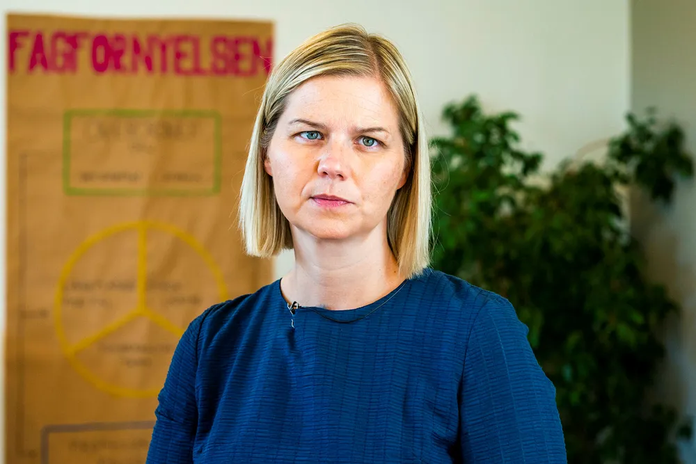 Læreren står fritt til å for eksempel vise Muhammed-karikaturer, dersom han eller hun mener det er relevant, sier kunnskapsminister Guri Melby (V).