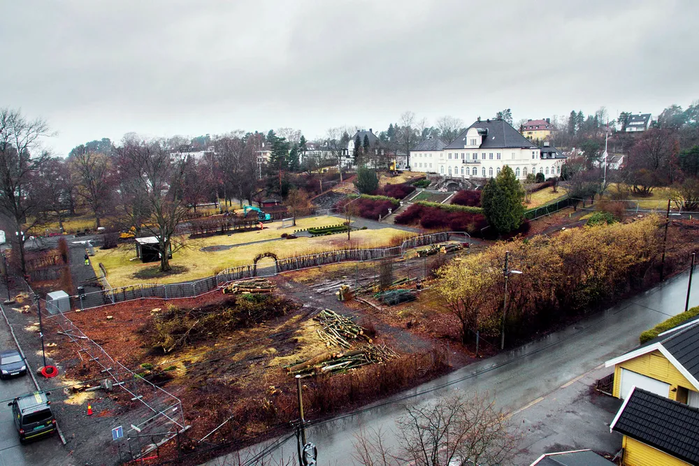 Eiendomsinvestor Tore Eiklid kjøpte hele tomten på Bygdøy i Oslo for 68 millioner kroner i 2014. To år senere solgte han halvparten for rundt 130 millioner kroner. Han har selv beholdt hovedhuset. Rundt parken skal det bygges boliger. Foto: Henrik Skolt/NTB Scanpix