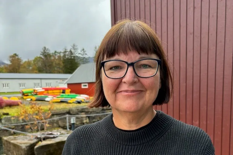 Varaordfører i Vågan kommune, Marit Olsen (AP), er tydelige på at flere spørsmål må besvares før kommunen går med på at aksjer kan selges til andre enn Lofot-kommunene.