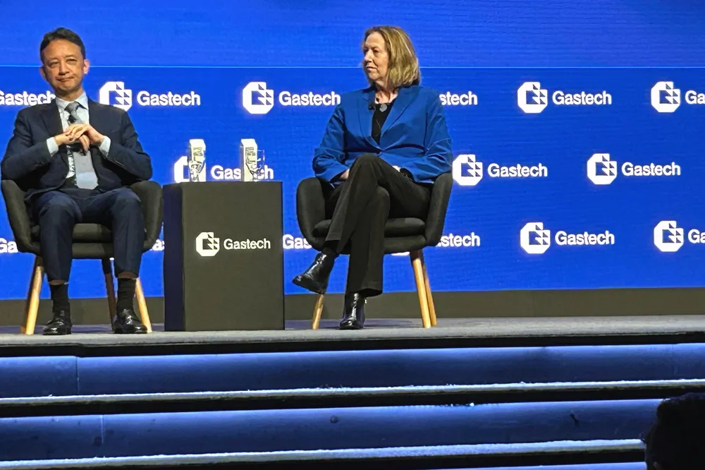 Yukio Kani, JERA global chief executive, (left) and Meg O'Neill, Woodside Energy chief executive, (right).