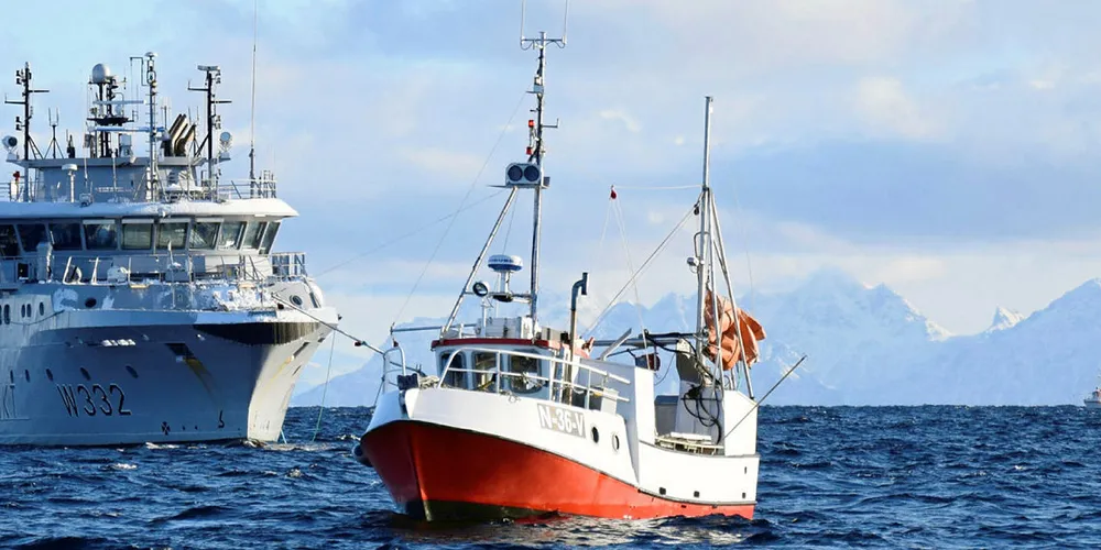 IDYLL: Litt tidligere i vinter var det tilsynelatende idyll mellom Kystvakten og fiskeflåten på Lofothavet. Det meste gikk greit, men Kystvakten ønsker seg nå bedre virkemidler for å kunne kontrollere fiskeriene godt nok.
