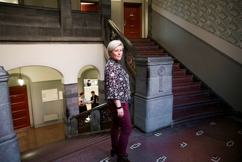 Finansminister og Frp-leder Siv Jensen leier hytte av en av landets rikeste familier, men mente den ikke var verdt å registrere i Stortingets register over politikeres økonomiske interesser.