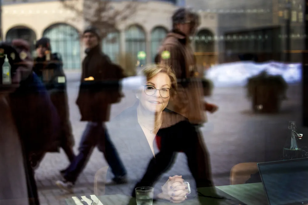– Jeg sier dette bare fordi jeg har kjent på det lenge og fordi jeg bryr meg om Arbeiderpartiet. Vi må føle oss hjemme i Ap vi som også kommer fra et annet sted enn offentlig sektor, sier Rikke Lind, her på Nasjonalmuseets kafé. – Hvis Ap skal bli et stort parti må det romme mange grupper.