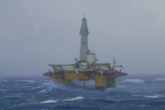 Near miss: no injuries in dropped hydraulic cylinder
