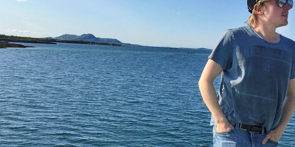STUDENT: Bendik Nygård ved Gildeskål forskningsstasjon i Nordland. Praksisplassen her har gitt ham mersmak på å jobbe innenfor forskning.