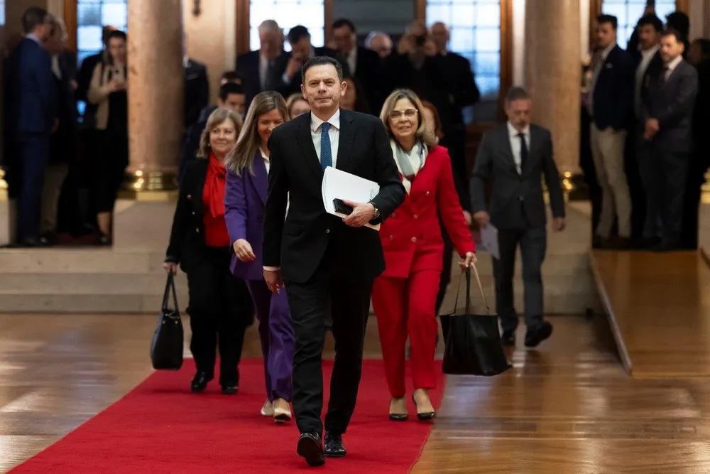 Prime Minister Luís Montenegro and members of the Government heading towards the discussion on the vote of confidence, in the Portuguese parliament