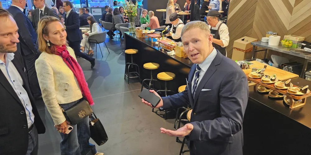 Mowi CEO Ivan Vindheim (right) gives a tour of the company's Barcelona booth to Linda Hofstad Helleland of Norway's Conservative Party.