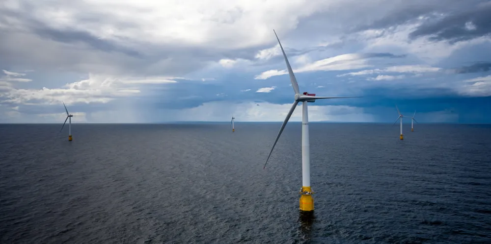 En ny rapport viser at å bygge opp industrien rundt flytende havvind kan bli lønnsomt for Norge. Her fra Equinors Hywind Buchan vindmølleanlegg utenfor Skottland.
