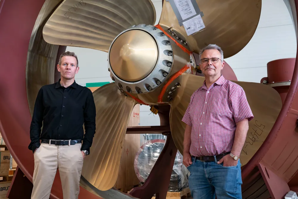 Kåre Øyvind Vassdal, konsernsjef i Brunvoll og Anders Ulvestad, Senior Bid & Sales Manager kan glede seg over tidenes kontrakt.