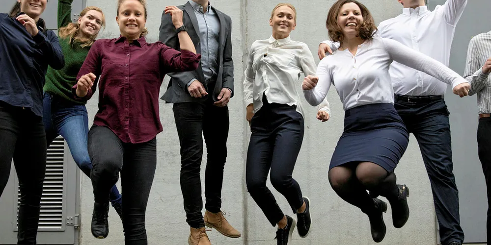 ENERGISK: Statnett ser det som viktig å ivareta og videreutvikle nyutdannede som er fulle av energi, og som skal være med å videreutvikle en digital fremtid. Her et tidligere trainee-kull.