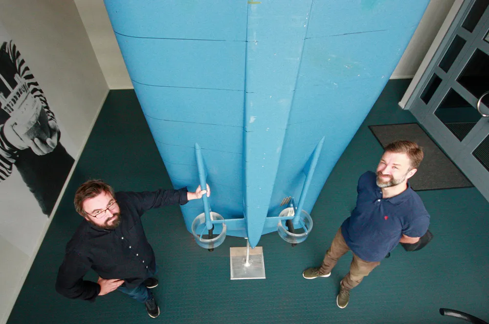 Egil Sandvik til venstre, flankert av Salt Ship Design-designer Johannes Eldøy.