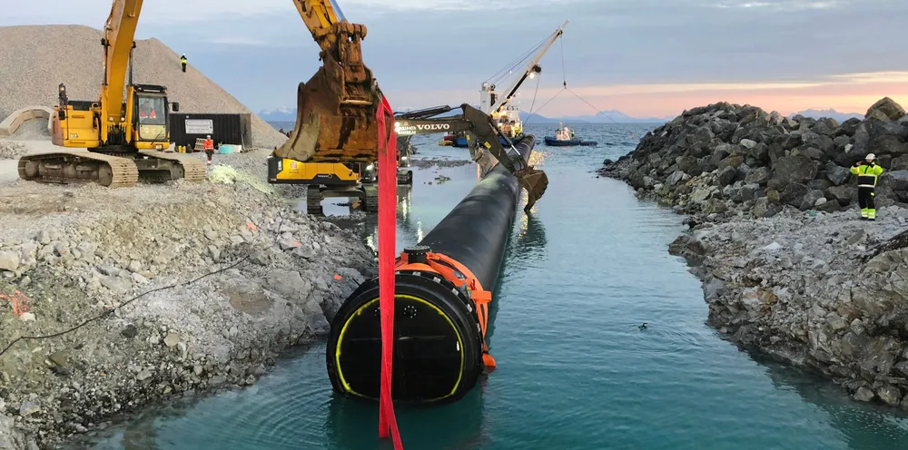 Andfjord Salmon har ferdigstilt det første bassenget på Kvalnes og holder på med testing.