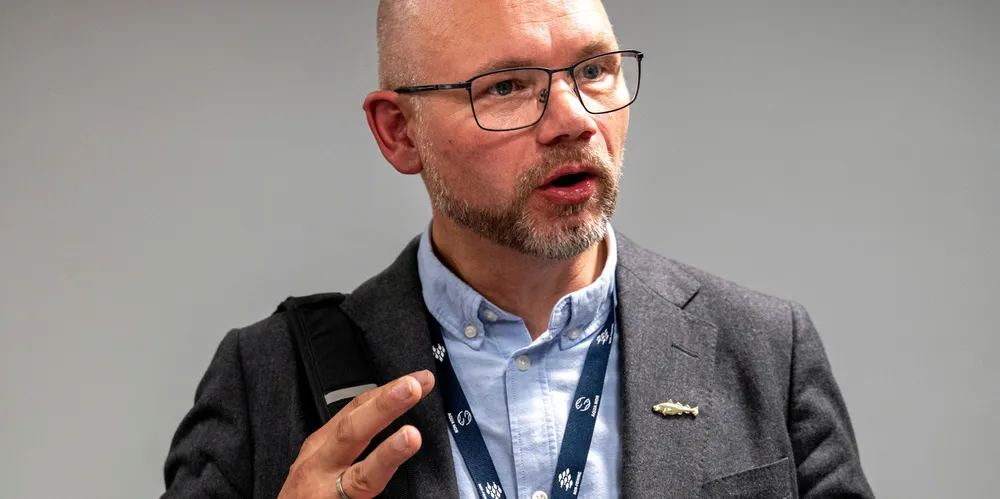 Tom Vegar Kiil forteller at han skjønner at flere fiskere velger å legge inn brukene som følge av forvaltningen som de mener lager regler som ikke er forenelig med de faktiske forholdene med arbeid på havet. – Jeg vurdere selv om jeg skal fortsette, sier Kiil.