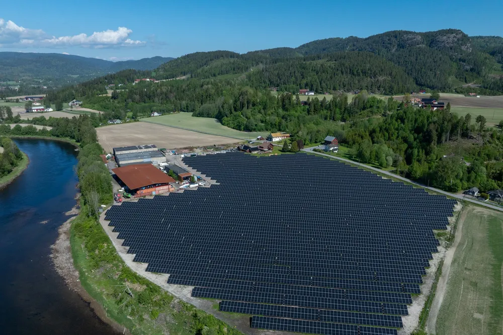 12. mai åpnet Skagerak Energi sitt første solkraftverk, Engene solkraftverk, på Hvarnes. Nå vurderer selskapet å bygge to solkraftverk til i Larvik kommune.
