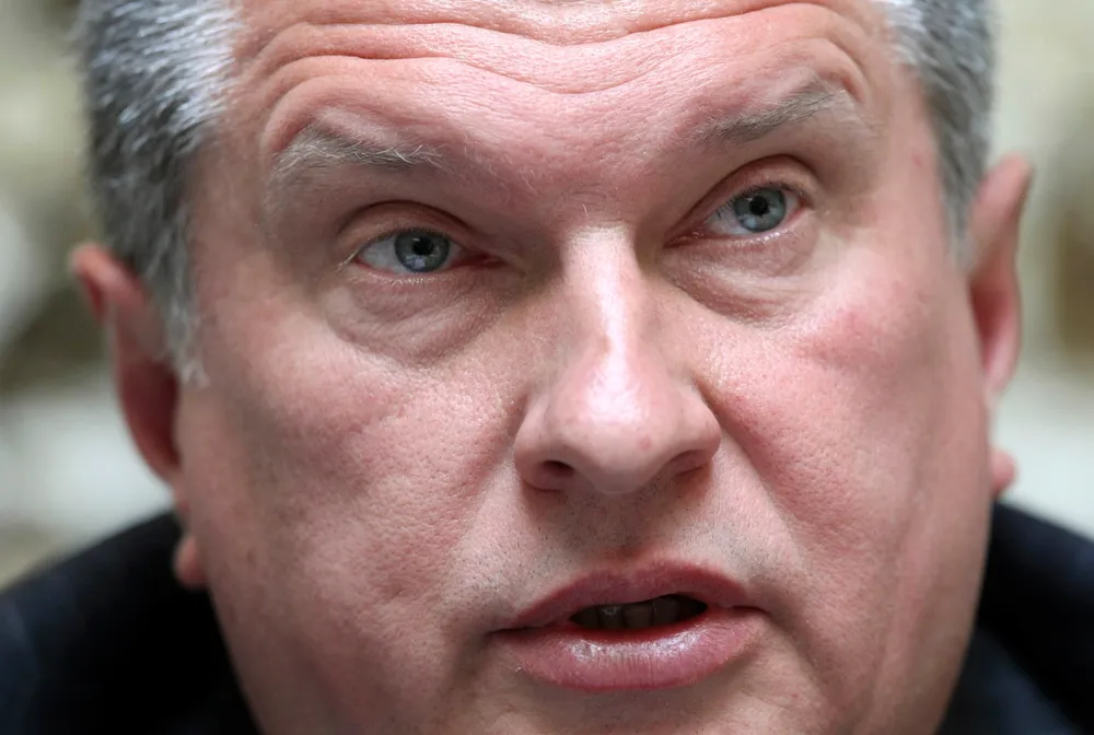 Musical chairs: Igor Sechin out and Andrei Akinov in at board of Rosneftgaz