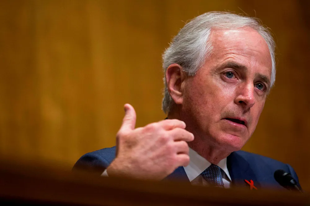 Den republikanske senatoren Bob Corker prøver å nå frem til Trumps rådgivere gjennom sine kritiske uttalelser om presidenten, ifølge Axios. Foto: ZACH GIBSON/AFP/NTB Scanpix