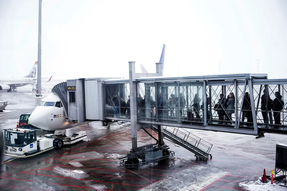 Jobbreisende med SAS kan snart holde orden på bonuspoengene opptjent privat og på jobb i en egen app – men SAS vil fortsatt ikke dele poengene direkte med arbeidsgiver eller skattemyndighetene. Her fra Oslo lufthavn.