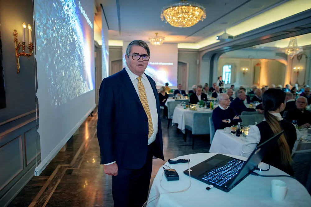 Forvalter Jan Petter Sissener samlet onsdag investorer og kunder på Theatersalen på Hotel Continental i Oslo for å snakke om finansmarkedene og fortelle om sine gamle og nye fond.