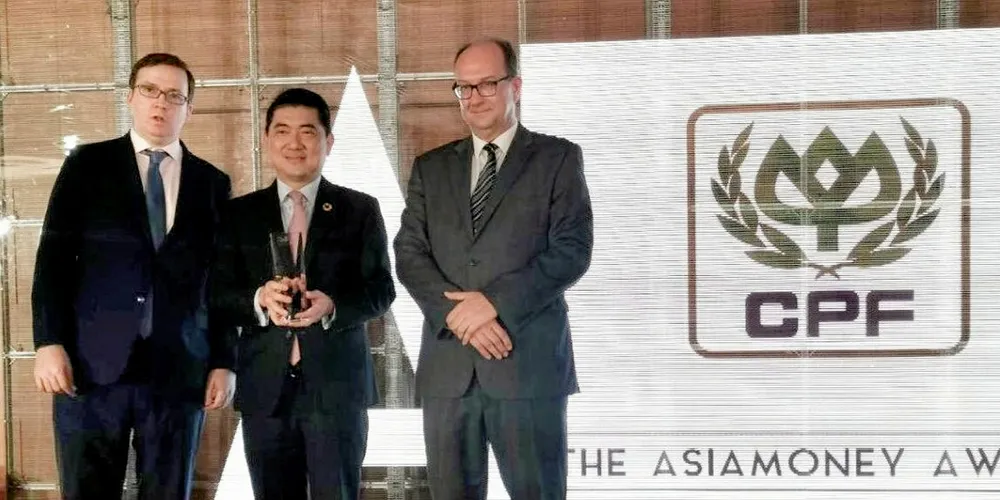 Prasit Boondoungprasert, CEO of CPF receives award.